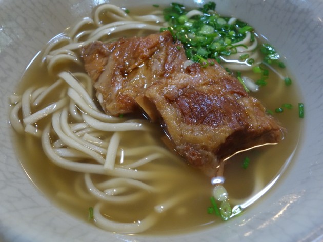 旅に出たら忘れずにこれは食べたい!沖縄の「ソーキそば」おすすめランキング