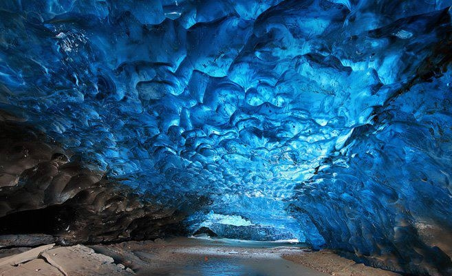 死ぬまでに一度は行きたい世界の絶景：スカフタフェットル国立公園の洞窟