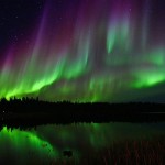宇宙からの贈り物と呼ばれる光の神秘「イエローナイフのオーロラ」
