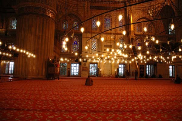 ブルーモスクことスルタンアフメト・モスクの内部の景色