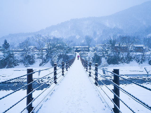 雪積もる白川郷の風景