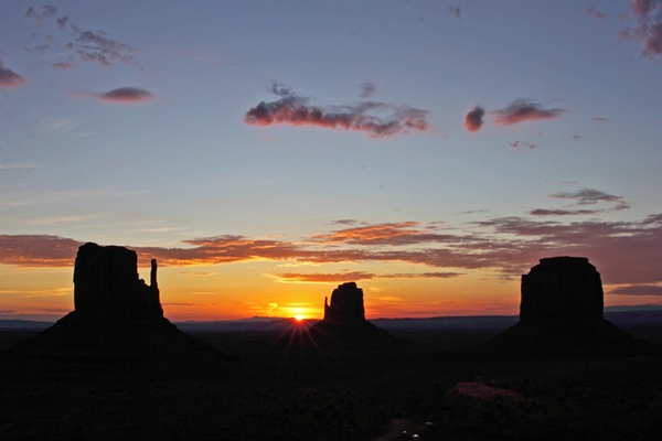 夕暮れ時のモニュメントバレー