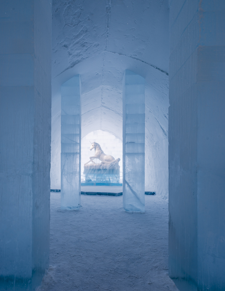 アイスホテルのメインホールの風景