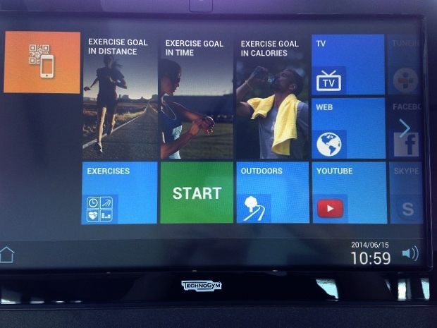 AO スパ アンド クラブのランニングマシンのモニター