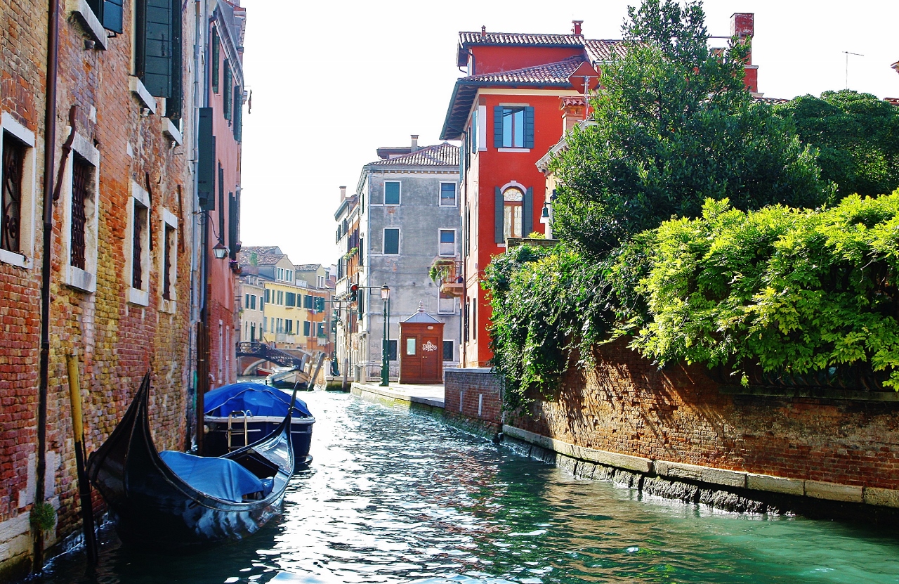 イタリア　ヴェネツィアの運河のある景色