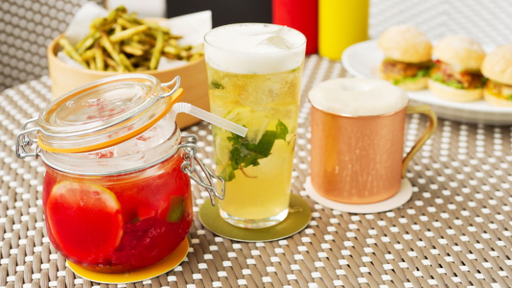 アンダーズ東京のカフェ＆バーBeBuの風景