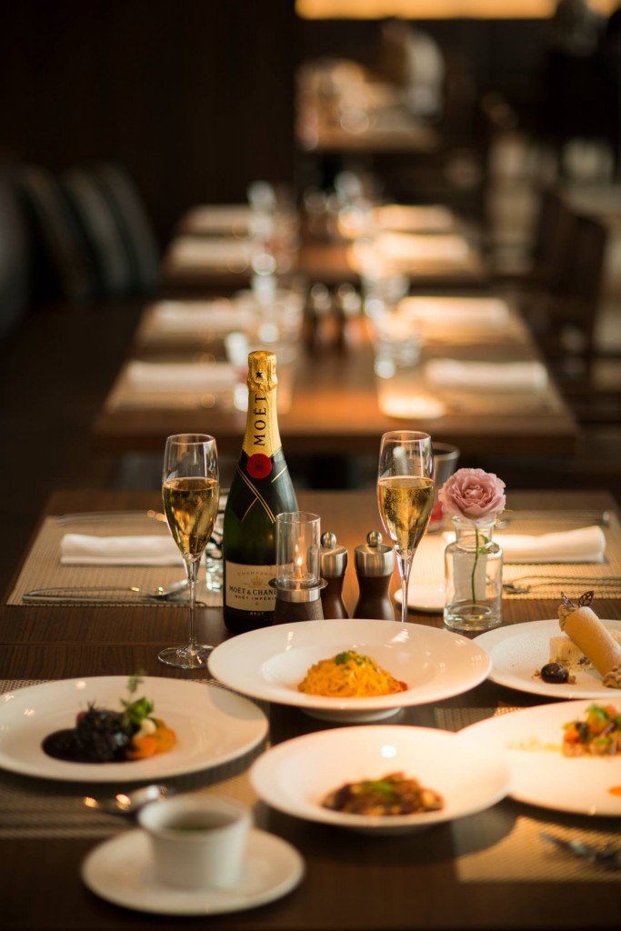 イタリアンレストラン「CORRENTE（コレンテ）」の料理とシャンパン