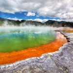 神秘的な色彩の温泉「シャンパン・プール」で大自然の美しさを感じる旅へ