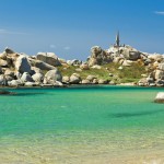 皇帝ナポレオンが生まれた、美しいビーチと崖を持つヨーロッパ屈指のリゾート地「コルシカ島」