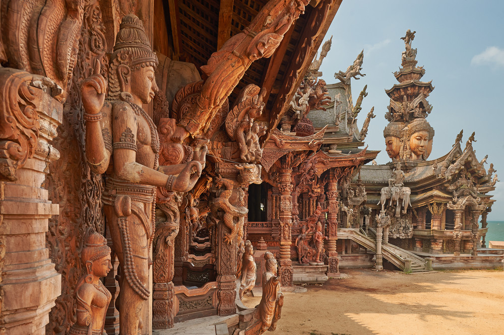 サンクチュアリ・オブ・トゥルースの彫刻