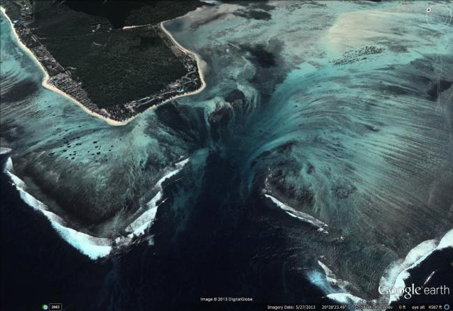 underwater-waterfall