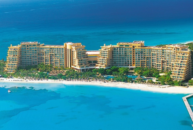 フィエスタ・アメリカーナ・グラン・コーラル・ビーチ・リゾート&スパ Fiesta Americana Grand Coral Beach Resort & Spaの外観