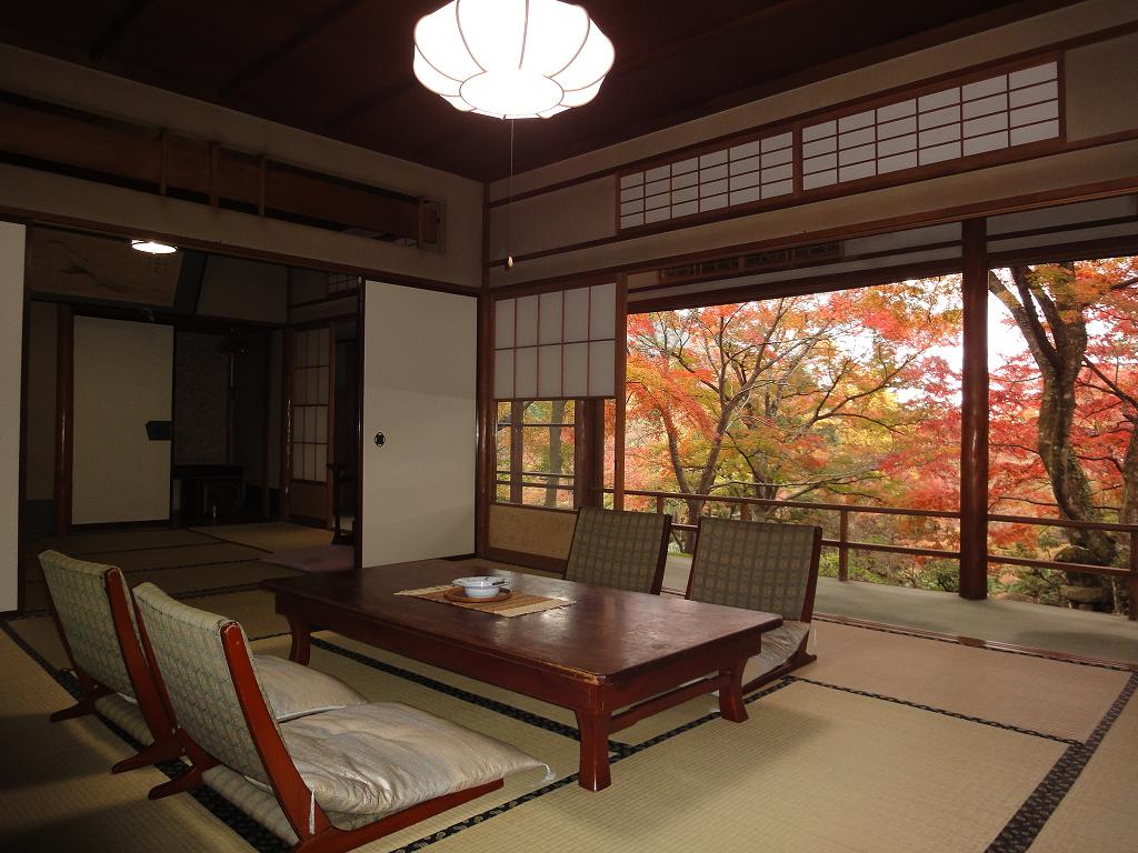 強羅環翠楼の紅葉が見られる客室