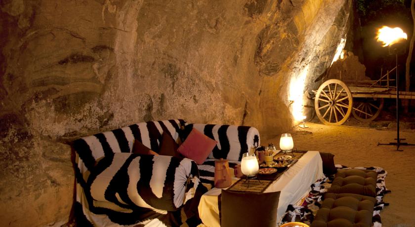 ヘリタンス・カンダラマ 洞窟ディナー