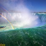 昼と夜で別の世界に変身する世界三大瀑布が１つ「ナイアガラの滝」