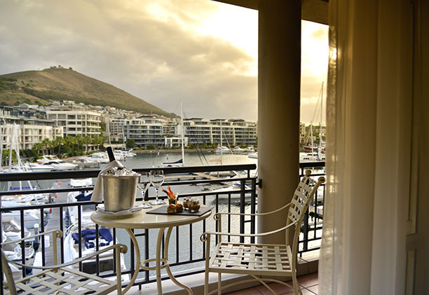 ケープ・グレイス室内のテラスからの景色