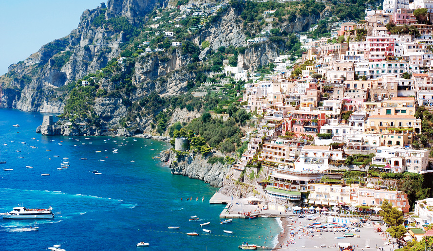 岸壁から見るアマルフィの絶景