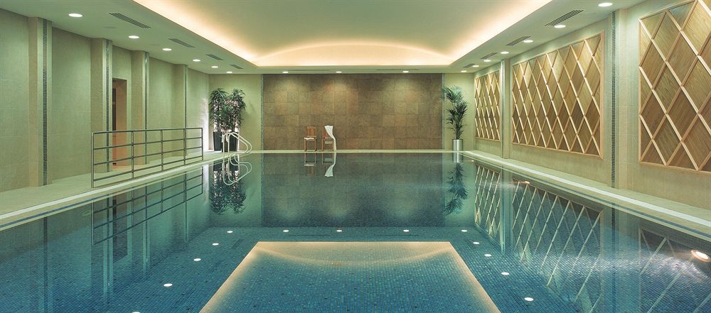 屋外スイミングプール