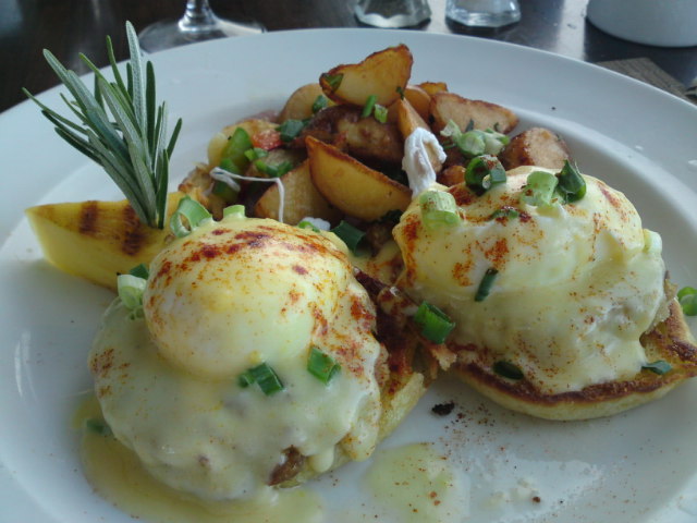 モアナ・サーフライダー・ウェスティン・リゾート＆スパのエッグベネディクト