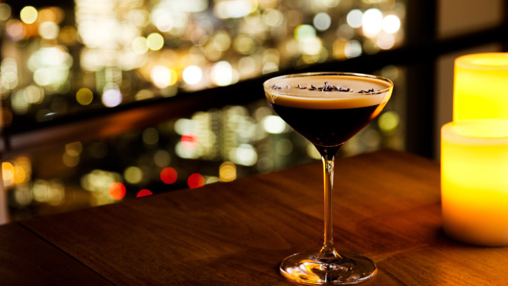 アンダーズ東京のルーフトップバーの風景