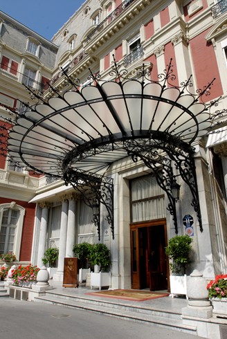 ホテル・デュ・パレのエントランス