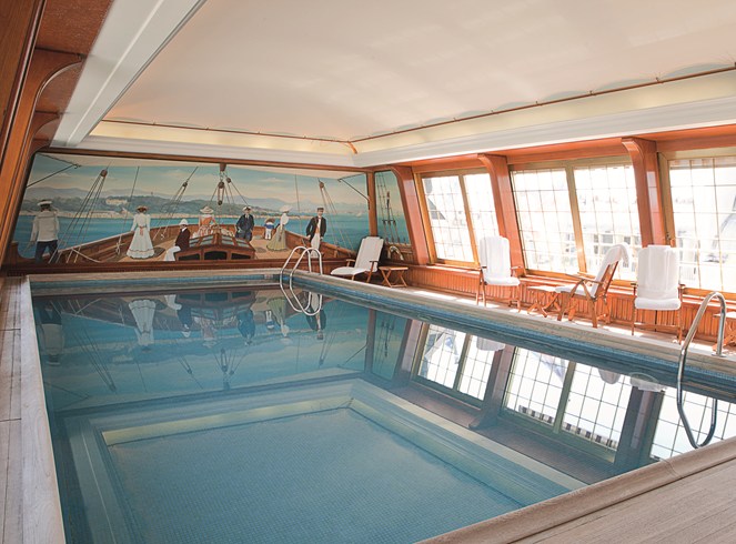 ル・ブリストル・パリのプール