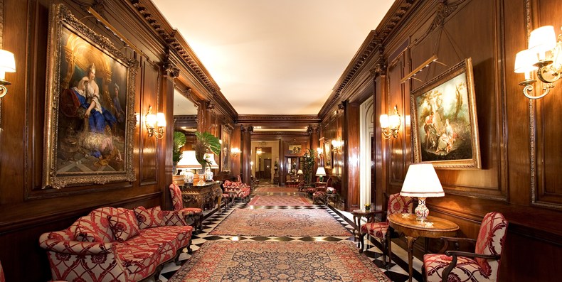 ホテル・ラファエルのロビー