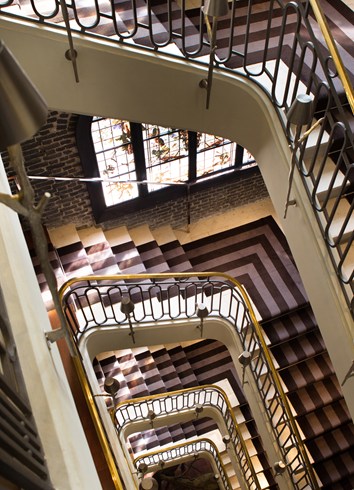 ル・ロワイヤル・モンソー・ラッフルズ・パリの螺旋階段