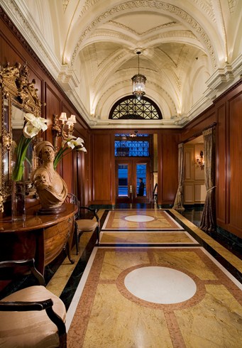 ホテル・ル・セント・ジェームスのロビー
