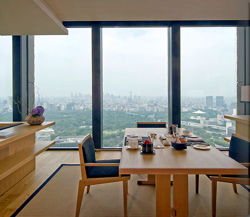 コーナースイートのダイニングルーム