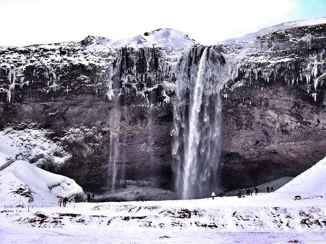 冬のセリャラントスフォスの滝