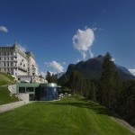 夏は新緑、冬は白銀の世界のスイスの名門山岳リゾート「グランド・ホテル・クローネンホフ」
