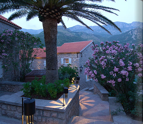 アマン・スベティステファンの道