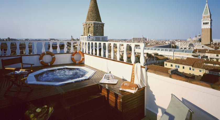 バウアー・イル・パラッツォ　屋外スパ