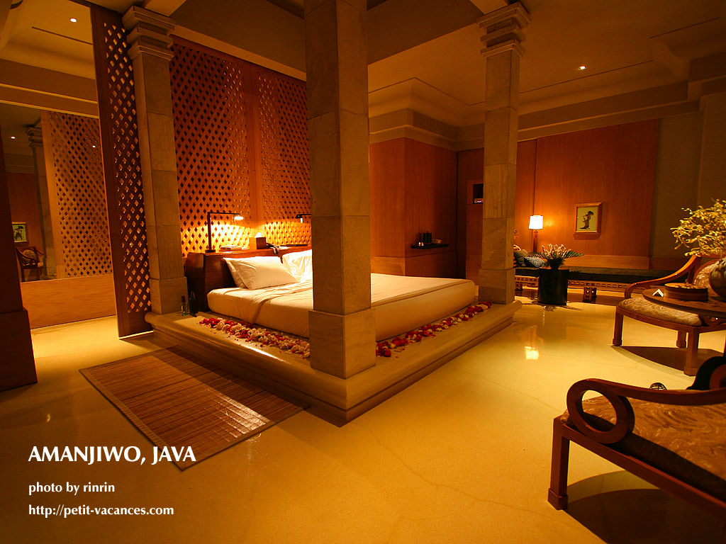 ボロブドゥールスイートのベッドルーム