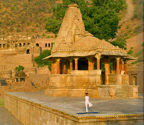 バンガルでのヨガ