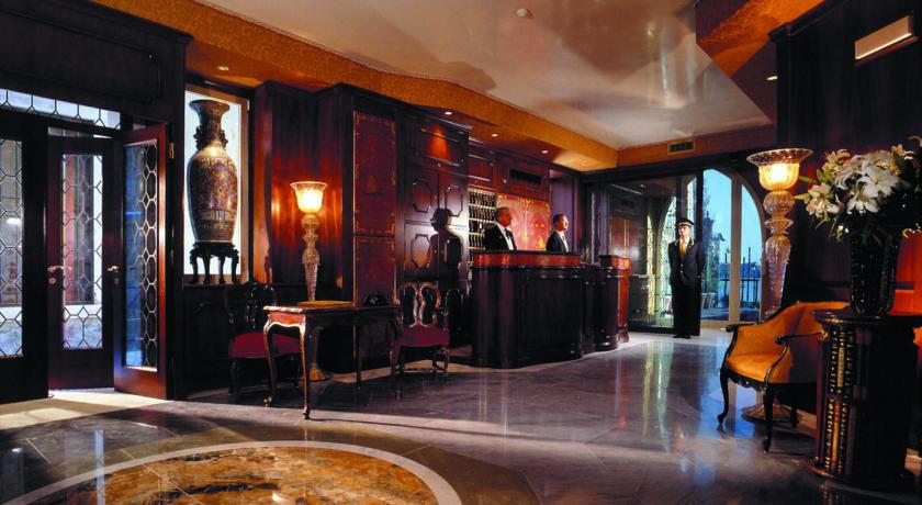 バウアー・イル・パラッツォ フロント