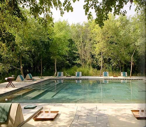 アマニカスのプール