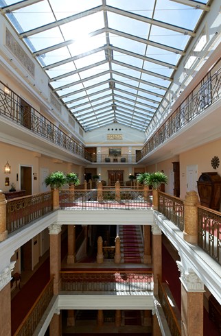 ホテル・ザッハー・ザルツブルグの吹き抜け