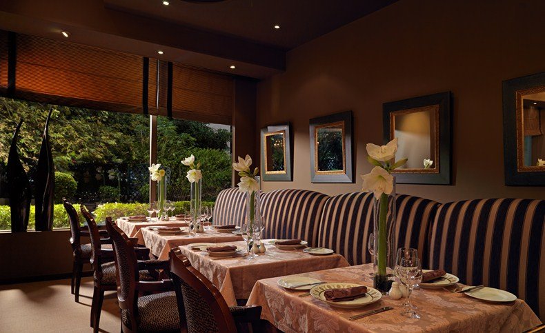 ディヴァニ・カラベルのレストラン