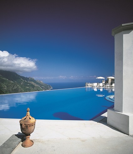 ベルモンド・ホテル・カルーソのインフィニティプール