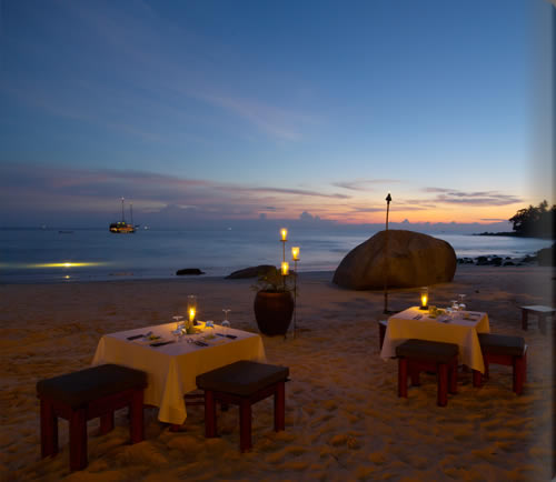 ビーチでの食事