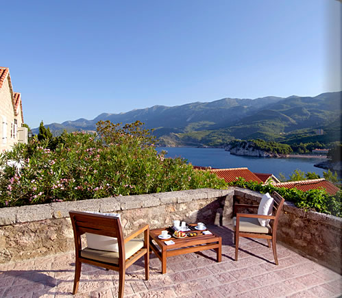 アマン・スベティステファンのテラス