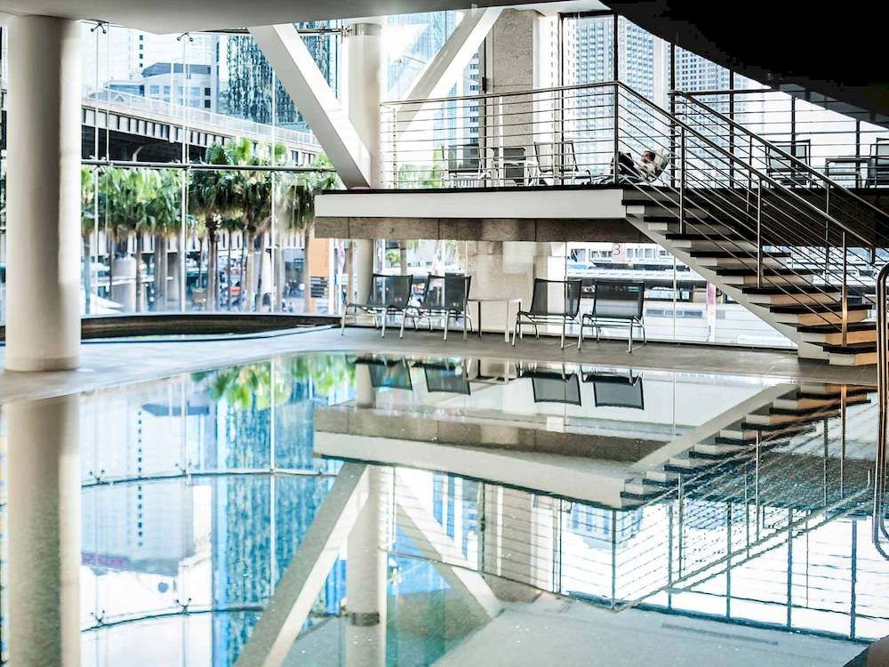 キー・グランド・スイーツ・シドニーの室内プール