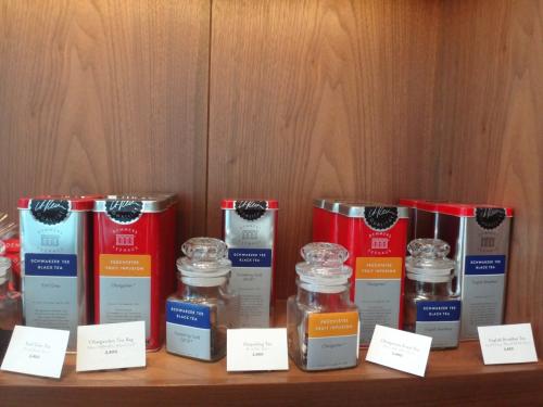 アンダーズ東京一階のペストリー ショップで購入できるウィーンの紅茶ブランド「デンメア」の商品