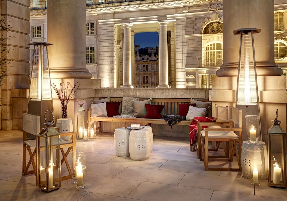 ポンパドールボールルームのテラス