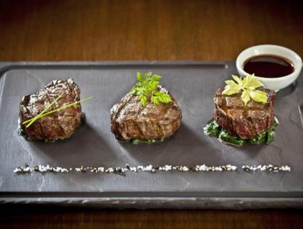 ラッフルズ・ホテル・シンガポールのロング・バー・ステーキハウスメニュー