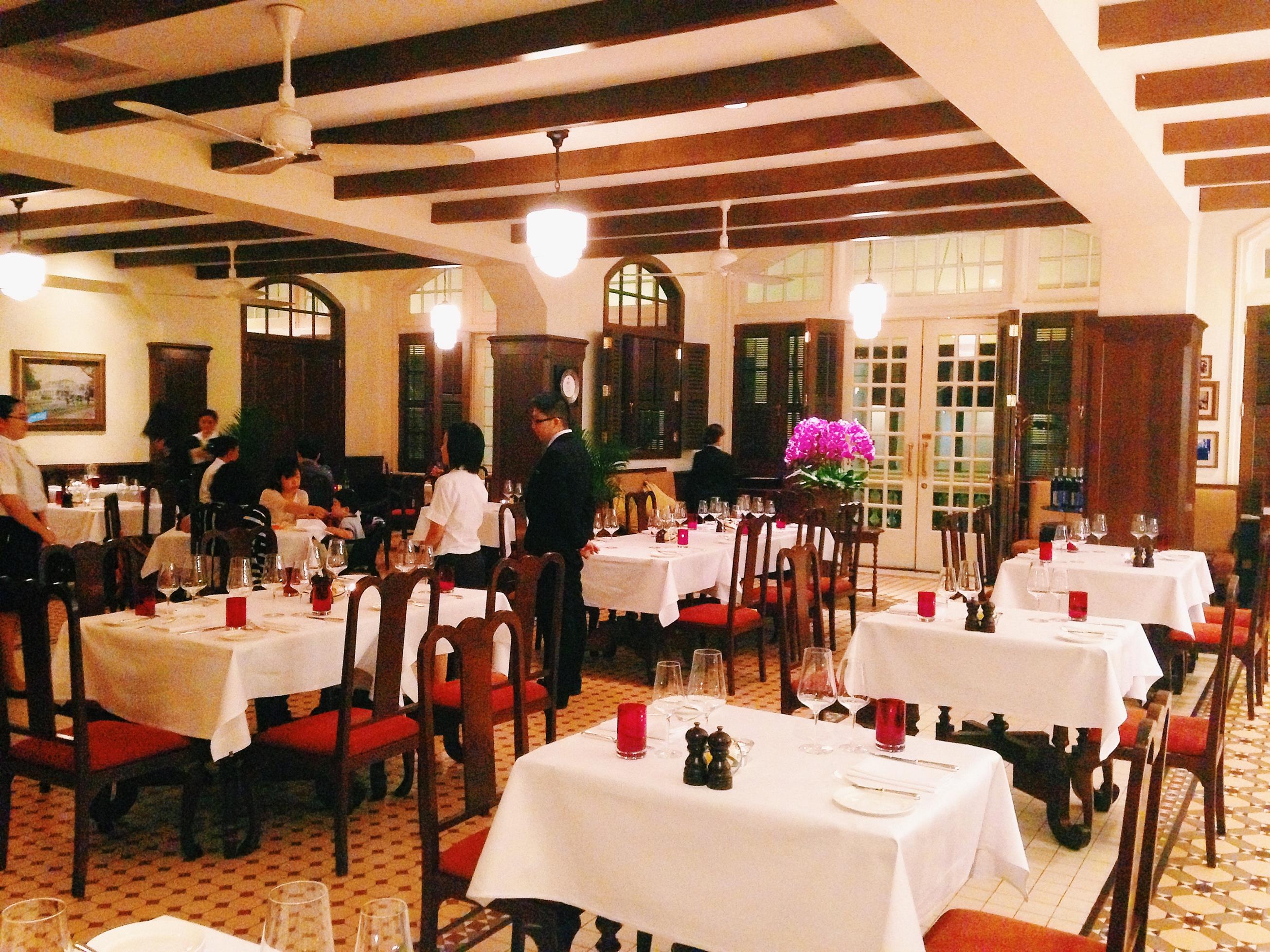 ラッフルズ・ホテル・シンガポールのロング・バー・ステーキハウス