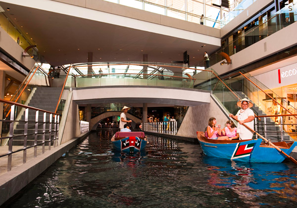 マリーナ・ベイ・サンズのショッピングモール