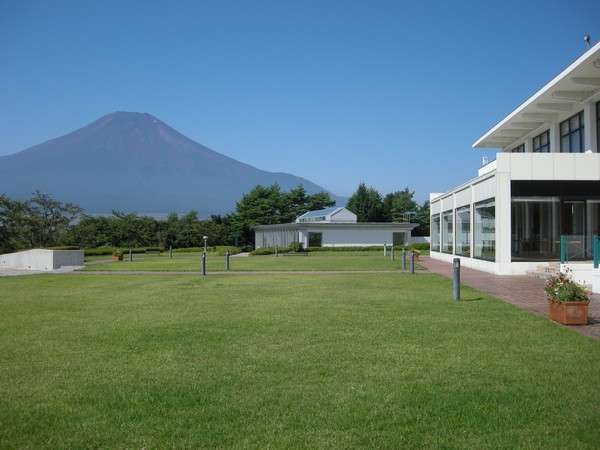 富士山と湖を望むリゾート ホテルマウント富士